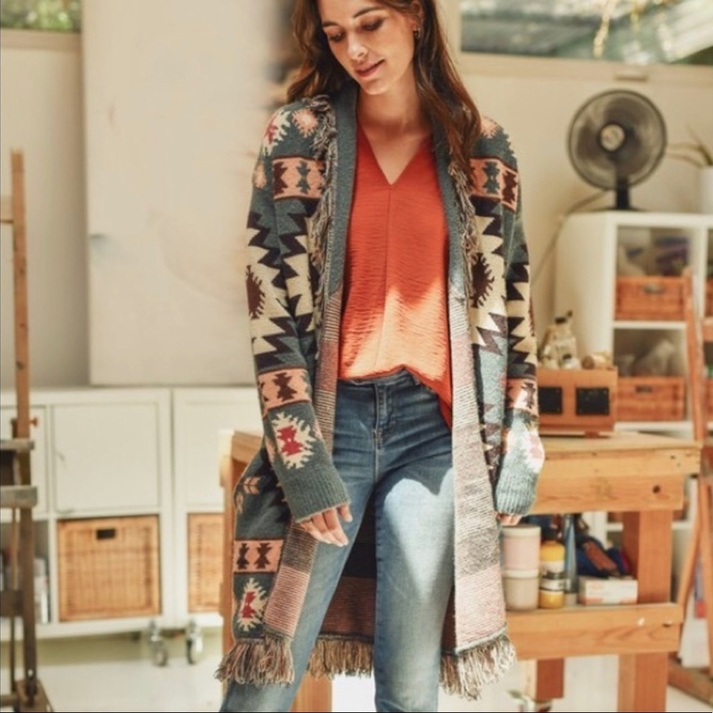 Native Cowichan Inspired Blanket Sweater - Picture 4 of 9